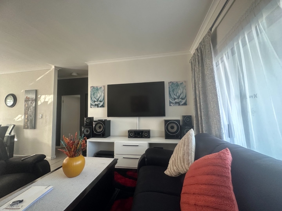 2 Bedroom Property for Sale in Parklands Western Cape